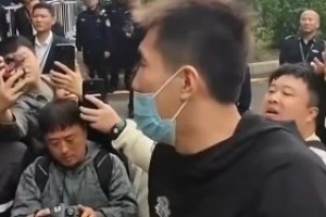 面对接机球迷热情 郭艾伦喊话：这回我啥也没干对不住大家 下回努力